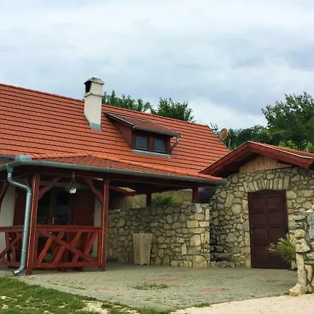 Kikapcsol-lak Pécsely